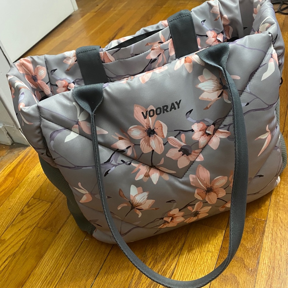 Vooray  🌸 Aria Tote Gray Cherry Blossom